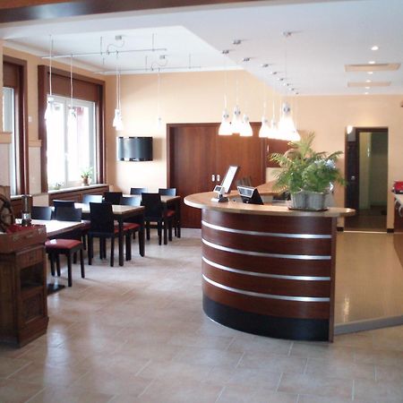 La Table Alsacienne Hotel Farébersviller Екстериор снимка